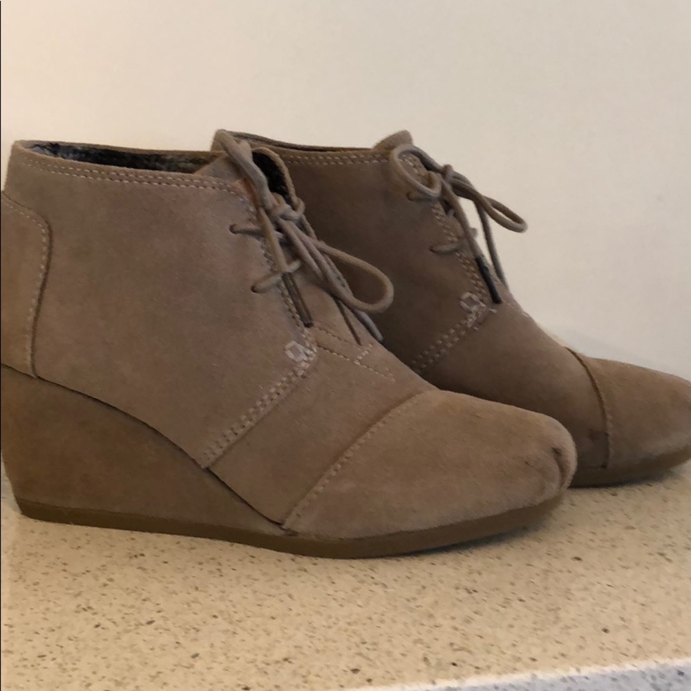 Toms lace up wedge shoes